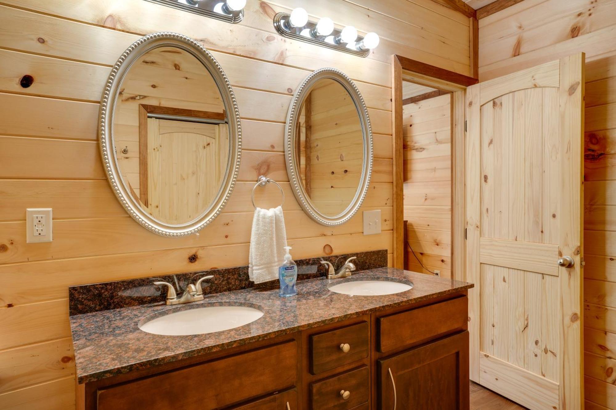Lakeside Trenton Cabin On 7-Acre Property! エクステリア 写真