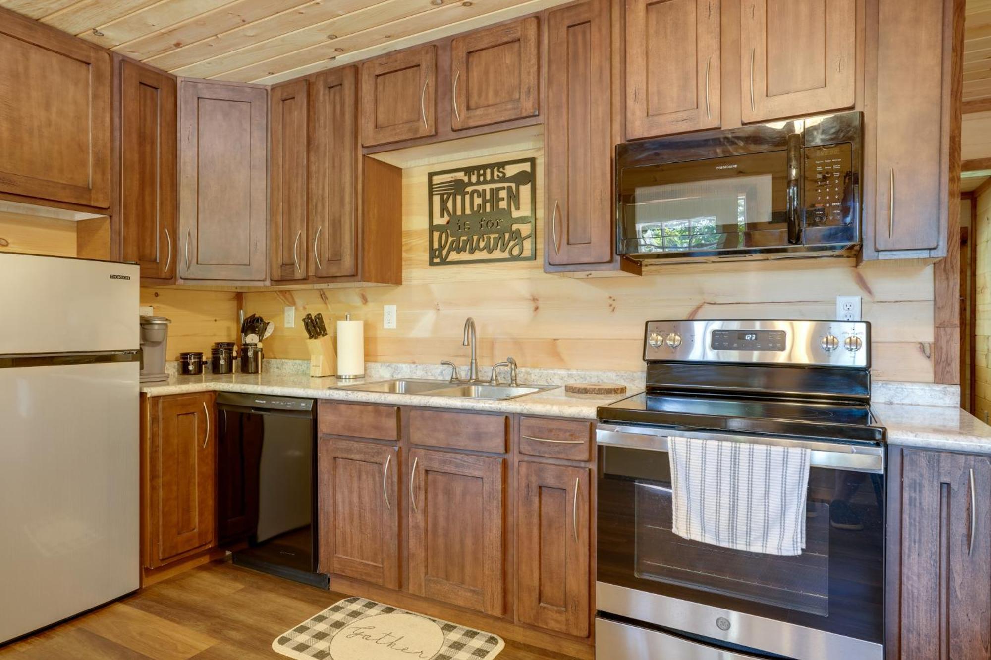 Lakeside Trenton Cabin On 7-Acre Property! エクステリア 写真