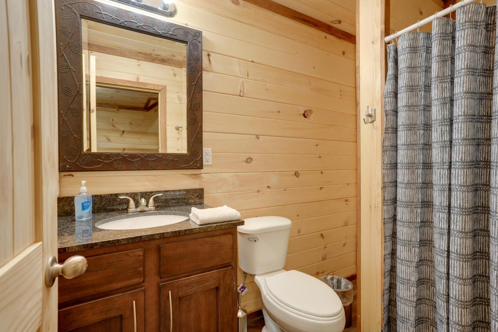 Lakeside Trenton Cabin On 7-Acre Property! エクステリア 写真